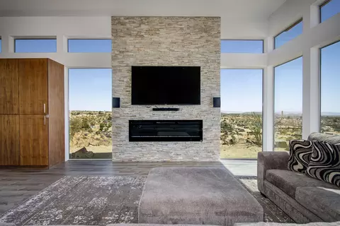 Living - 5098 Balsa Ave, Yucca Valley, CA 92284 photo 2 of 4