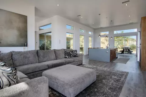 Living - 5098 Balsa Ave, Yucca Valley, CA 92284 photo 4 of 4