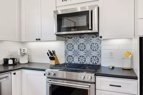 Kitchen - 236 Eagle Dance Cir, Palm Desert, CA 92211 photo 6 of 6