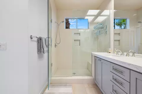 Bath - 236 Eagle Dance Cir, Palm Desert, CA 92211 photo 10 of 11