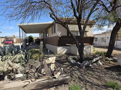 Exterior - 9554 Avenue E, Bombay Beach, CA 92257 photo 2 of 23