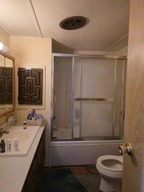 Bath - 9554 Avenue E, Bombay Beach, CA 92257 photo 1 of 2