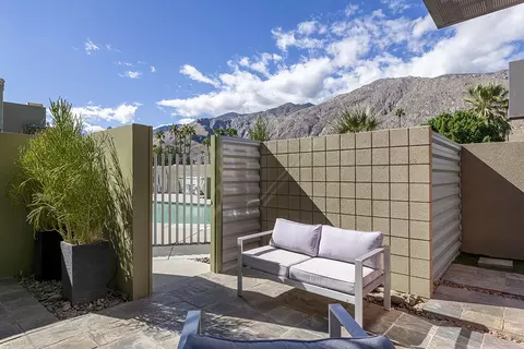 673 E Arenas Rd, Palm Springs, CA 92262