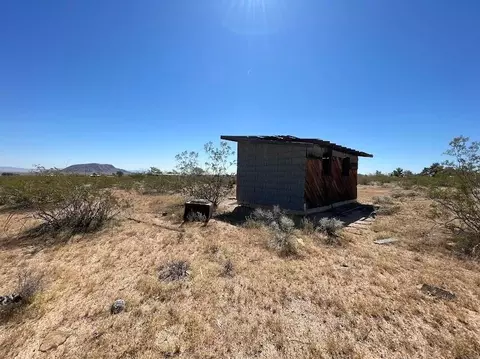 Exterior - 216 Jesse Rd, Landers, CA 92285 photo 4 of 9