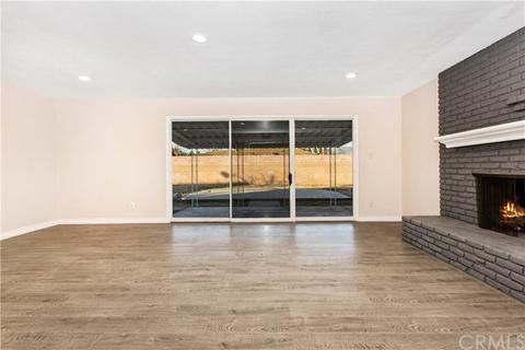 620 E Shamrock St, Rialto, CA 92376 photo 4