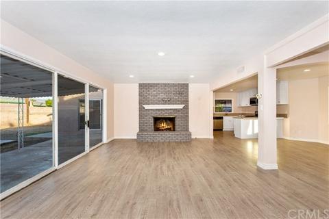 620 E Shamrock St, Rialto, CA 92376 photo 2