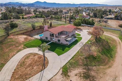 18495 Mockingbird Canyon Rd, Riverside, CA 92504 photo 2