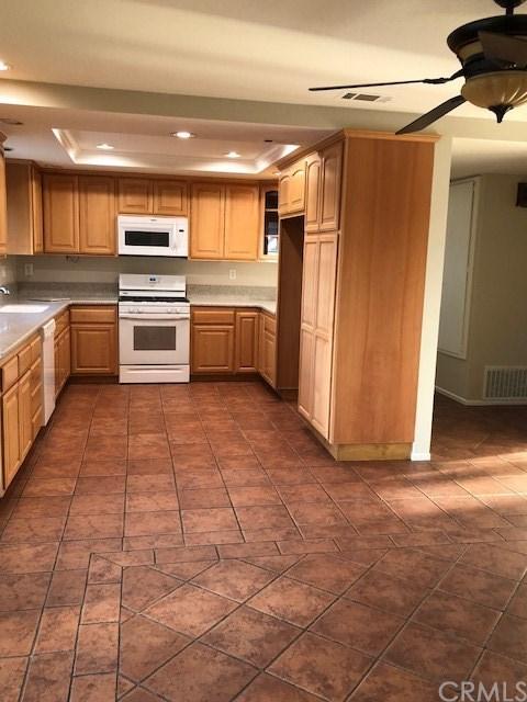 6000 Eucalyptus Dr, Highland, CA 92346 photo 4