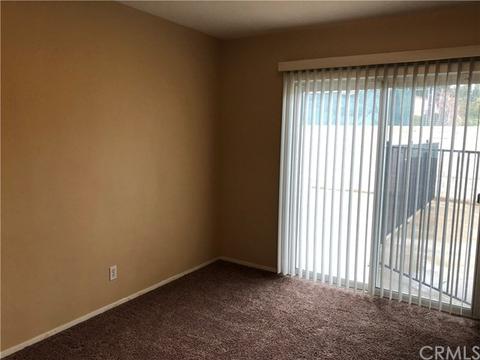 678 E Wilson St, Rialto, CA 92376 photo 6