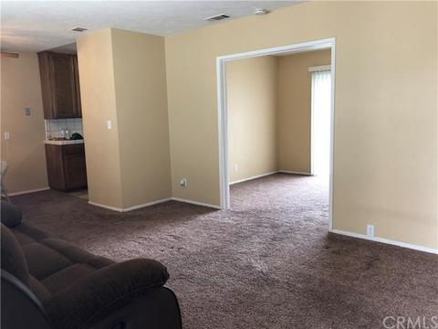 678 E Wilson St, Rialto, CA 92376 photo 4