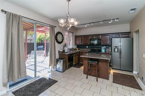 11611 Peacock Ln, Fontana, CA 92337 photo 17