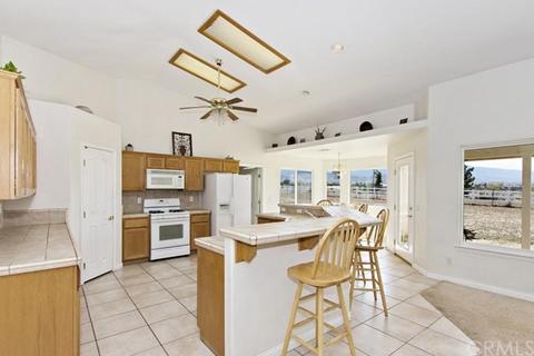 9170 Wilson Ranch Rd, Phelan, CA 92371 photo 2