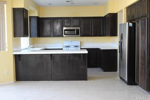 7509 Bear Creek Dr, Fontana, CA 92336 photo 2