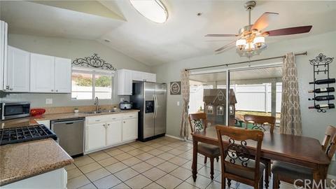 7857 Lavender Ct, Highland, CA 92346 photo 2