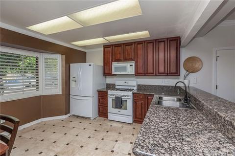 9044 Chaucer Cir, Riverside, CA 92503 photo 9