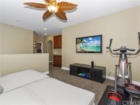 5473 Martingale Way, Fontana, CA 92336 photo 19