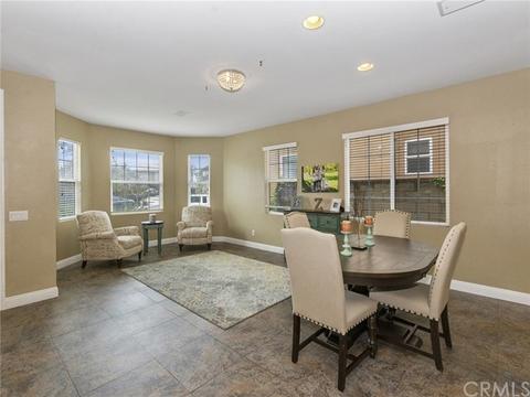 5473 Martingale Way, Fontana, CA 92336 photo 4