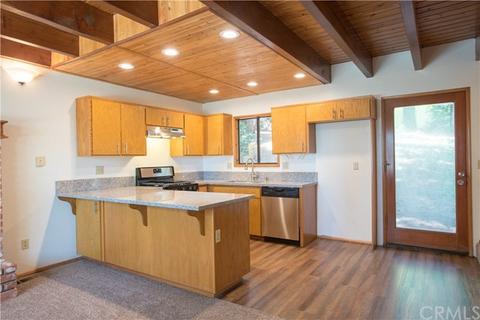 572 Mozumdar Dr, Cedarpines Park, CA 92322 photo 2
