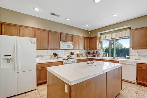 7614 Bear Creek Dr, Fontana, CA 92336 photo 10
