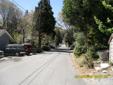 388 Hemlock Dr, Lake Arrowhead, CA 92352 photo 2