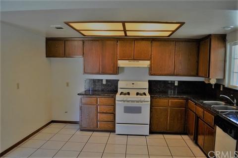 1995 E Devonshire Ave, Hemet, CA 92544 photo 9