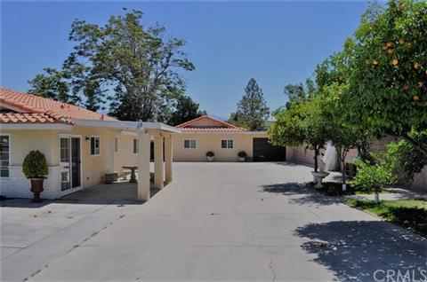 1995 E Devonshire Ave, Hemet, CA 92544 photo 2