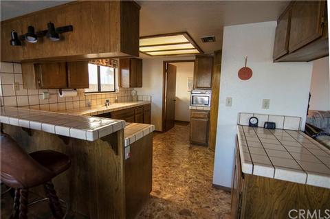 18098 Harbor Dr, Victorville, CA 92392 photo 6