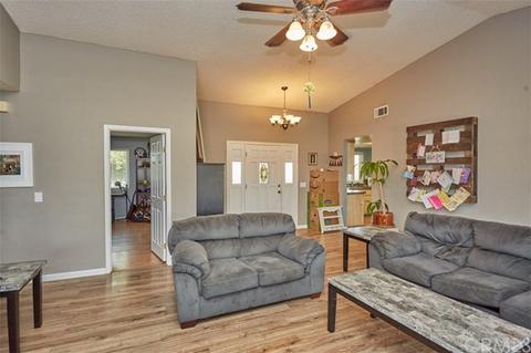 18373 Deodar St, Hesperia, CA 92345 photo 4