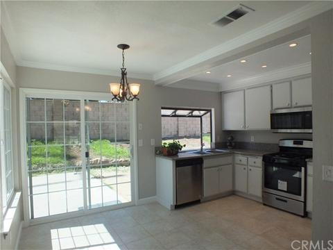 863 Saddlewood St, Colton, CA 92324 photo 2