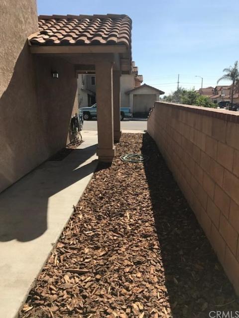 1981 De Carmen Dr, Colton, CA 92324 photo 2