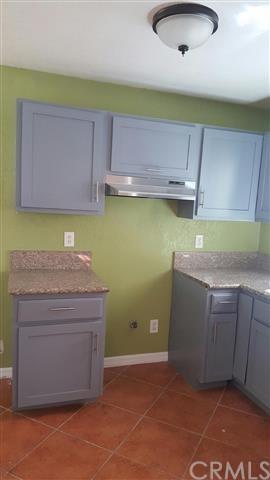 2086 E Hatchway St, Compton, CA 90222 photo 4