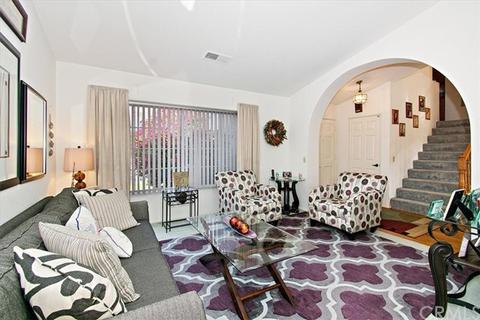 939 Hedges Dr, Corona, CA 92880 photo 4