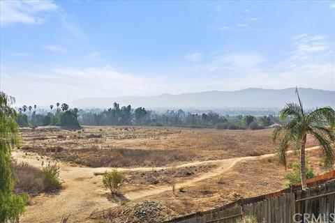 939 Hedges Dr, Corona, CA 92880 photo 21