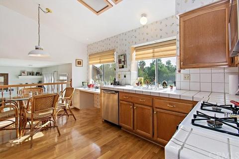 939 Hedges Dr, Corona, CA 92880 photo 8