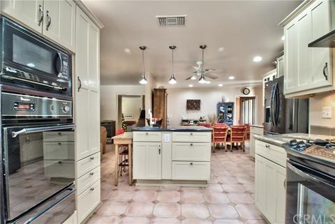 621 Center Crest Dr, Redlands, CA 92373 photo 11