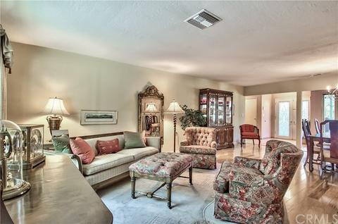 621 Center Crest Dr, Redlands, CA 92373 photo 3
