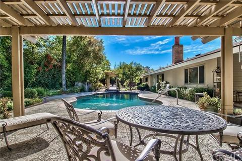 621 Center Crest Dr, Redlands, CA 92373 photo 2