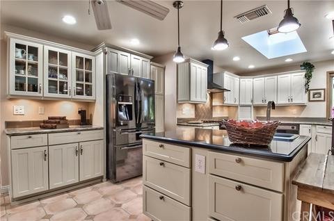 621 Center Crest Dr, Redlands, CA 92373 photo 8