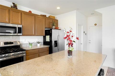 546 W James St, Rialto, CA 92376 photo 9