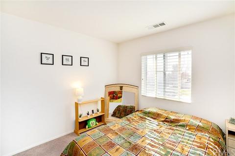 546 W James St, Rialto, CA 92376 photo 19