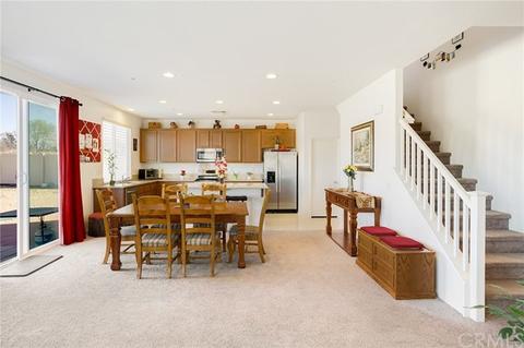 546 W James St, Rialto, CA 92376 photo 5