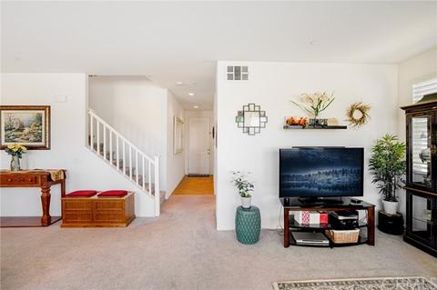 546 W James St, Rialto, CA 92376 photo 4