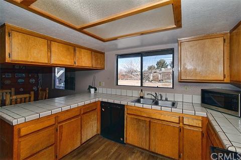 22638 South Rd, Apple Valley, CA 92307 photo 8