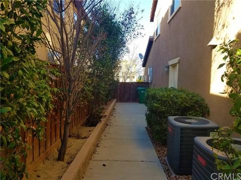1363 Aztec Ct, Beaumont, CA 92223 photo 4