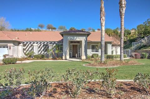 800 Creekside Dr, Redlands, CA 92373 photo 2