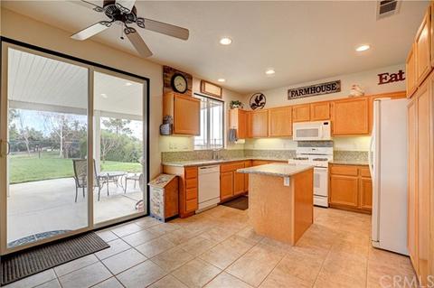 33085 Eagle Point Dr, Yucaipa, CA 92399 photo 8