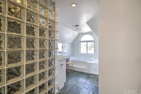 55 N Buena Vista St, Redlands, CA 92373 photo 32