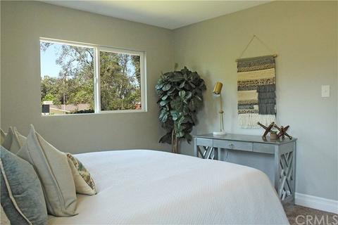725 Bermuda Dr, Redlands, CA 92374 photo 2