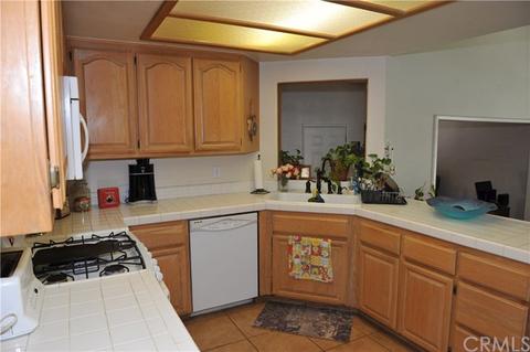 33867 Washington Dr, Yucaipa, CA 92399 photo 4