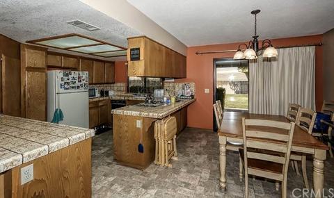 23524 Cherokee Ave, Apple Valley, CA 92307 photo 8